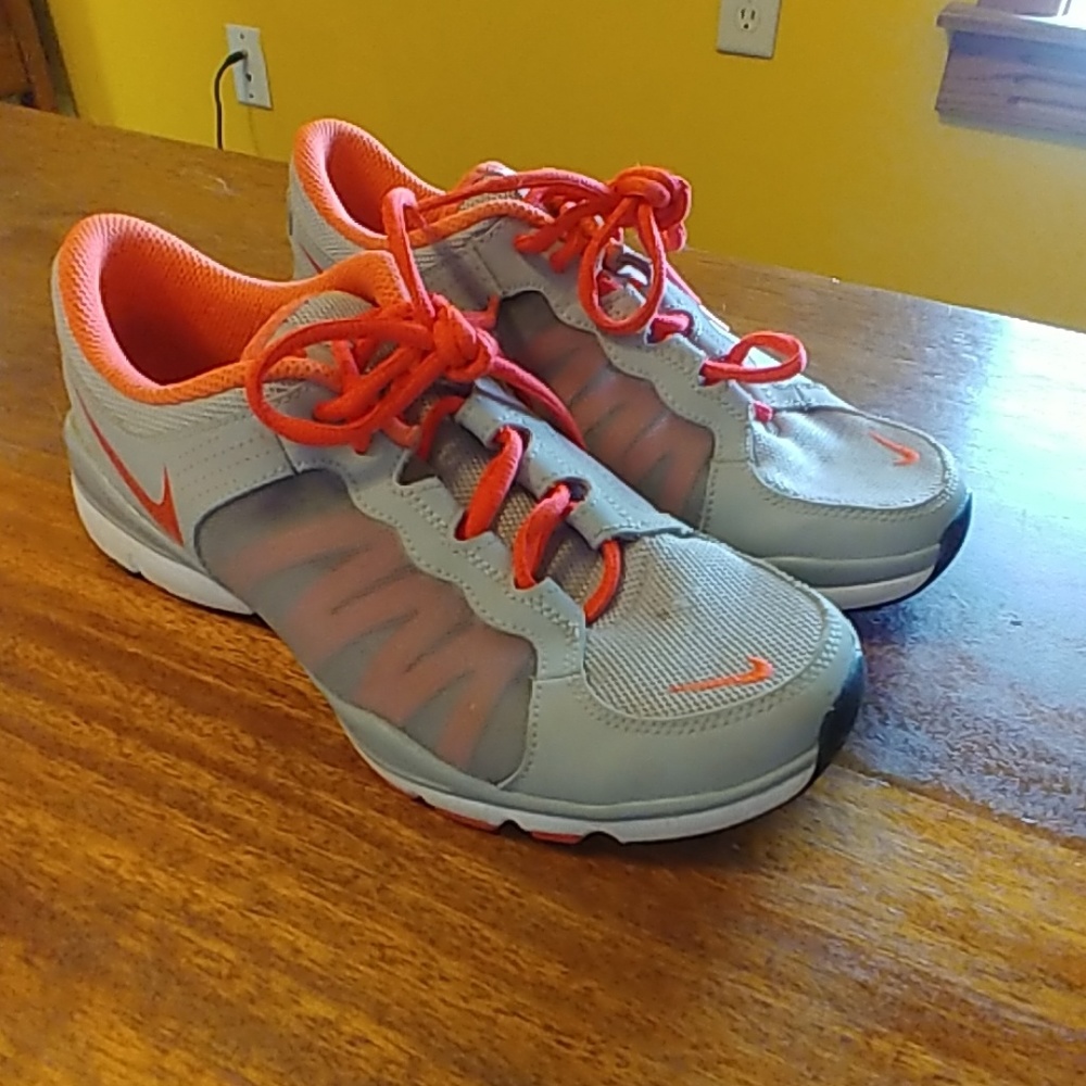 Gray and coral Nike Tennis Shoes RUN SMALL - Picture 1 of 5